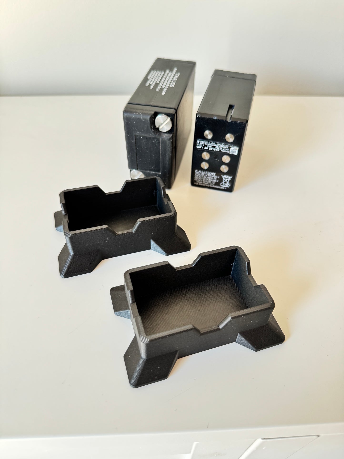 MANET Battery Stand – PET-CF17