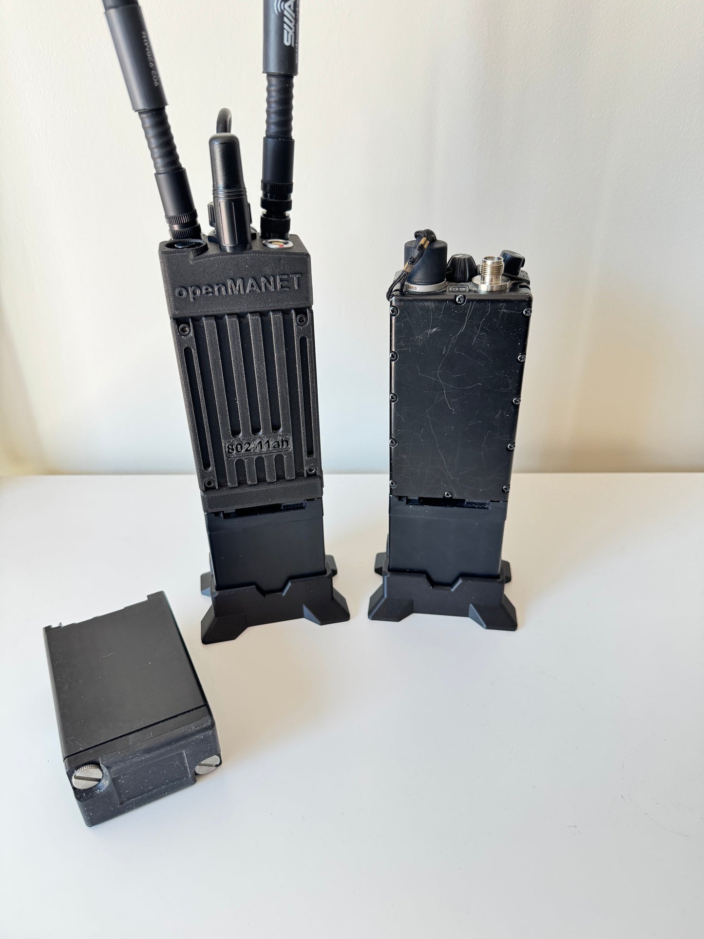 MANET Battery Stand – PET-CF17